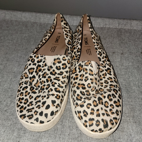 Toms - Picture 2 of 4